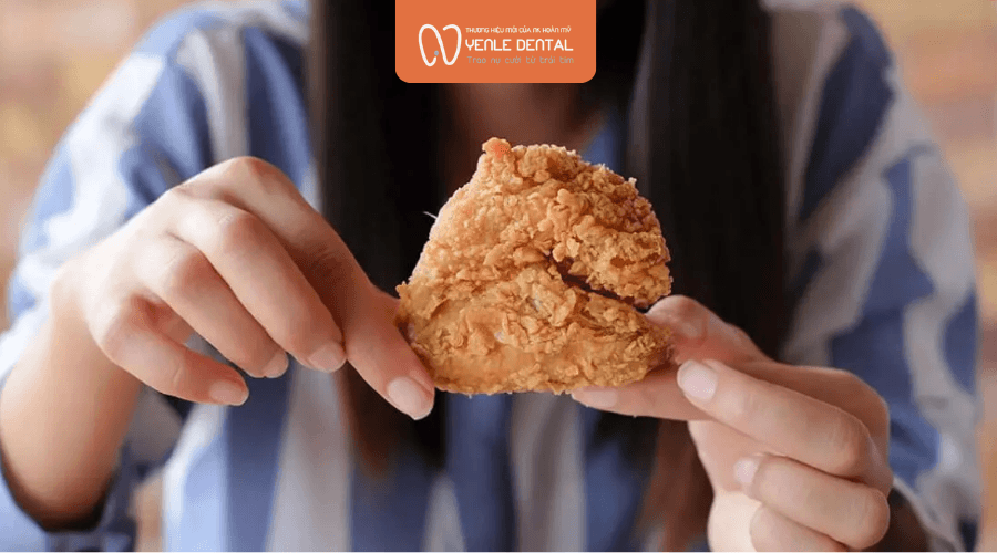 nhổ răng khôn ăn được thịt gà không